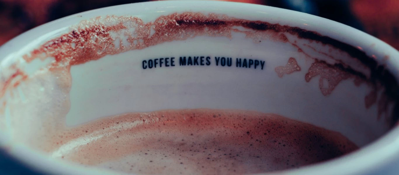 O εύκολος τρόπος να απομακρύνεις τους λεκέδες από τις κούπες - Με μόνο τρία υλικά